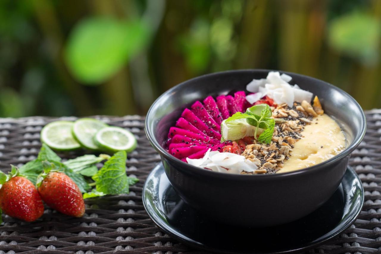 Ubud Nyuh Bali Resort & Spa Εξωτερικό φωτογραφία A smoothie bowl with dragon fruit, avocado, lime, coconut and chia seeds