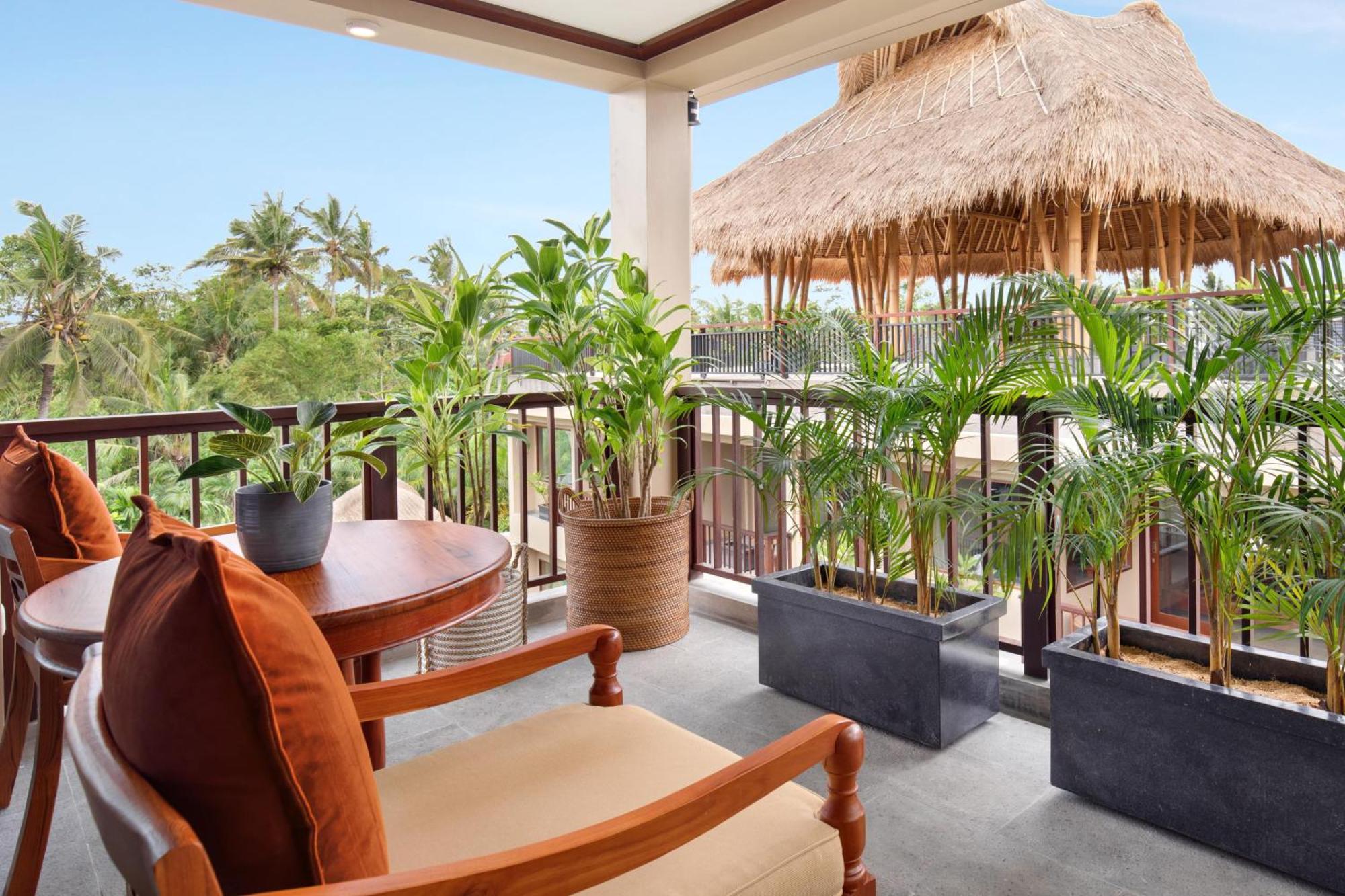 Ubud Nyuh Bali Resort & Spa Δωμάτιο φωτογραφία A balcony at the hotel