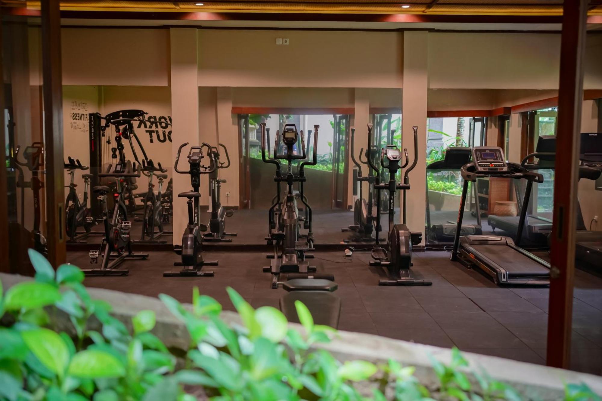 Ubud Nyuh Bali Resort & Spa Εξωτερικό φωτογραφία The gym at the hotel
