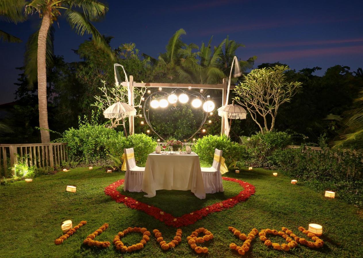 Ubud Nyuh Bali Resort & Spa Εξωτερικό φωτογραφία A romantic dinner at a resort in Bali, Indonesia